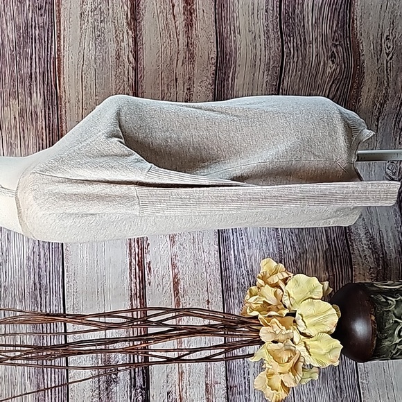 AMERICAN EAGLE TAN LONG SLEEVE LIGHT WEIGHT V NECK PULLOVER SWEATER - Picture 7 of 12